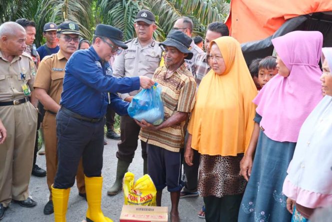 
					Pemkab dan Forkopimda Salurkan Bantuan Korban Banjir di Sungai Mandau.