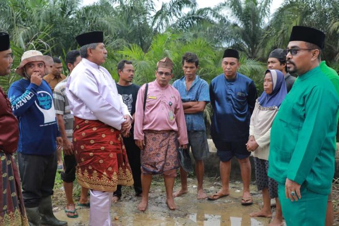 
					Bupati Alfedri Temui Warga Terdampak Banjir Teluk Lancang.
