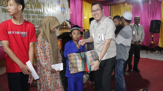 
					Bentuk Kepedulian Apical Dumai, Serahkan Ribuan Paket Sembako untuk Masyarakat Sekitar