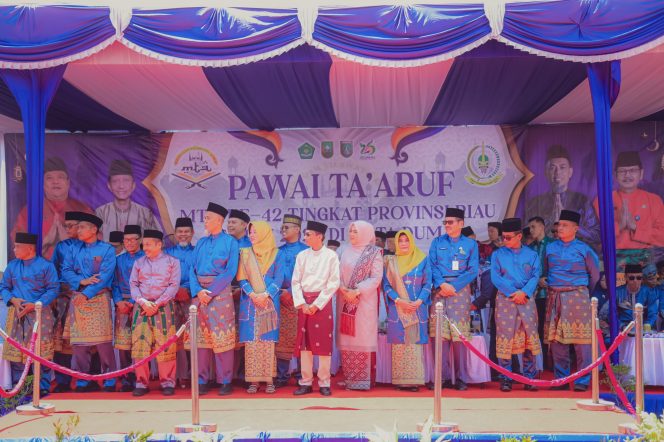
					Pawai Ta’aruf MTQ XLII Provinsi Riau di Dumai Diikuti 25 Ribu Peserta