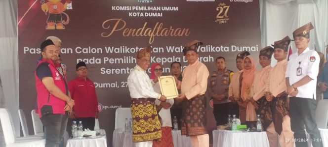 
					Resmi Daftar ke KPUD, Almainis: Saya Ayam Batino Bataji!