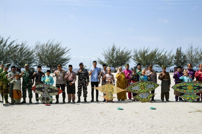 
					200 Peserta Ikut Menjaga Warisan Budaya, Bupati Bengkalis Buka Festival Layang-Layang Wau Laksamana