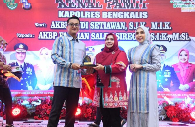
					Bupati Kasmarni Apresiasi Dedikasi AKBP Budi dan Sambut Hangat AKBP Fahrian