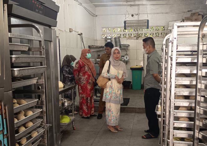 
					Pastikan Aman Konsumsi, Inspeksi Kesehatan Lingkungan Pabrik Roti