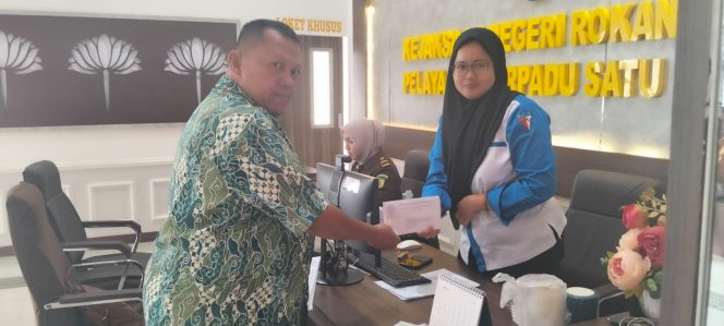 
					Dugaan Korupsi Dana BOS di SD Negeri 001 Bagan Kota, LCKI Laporkan ke Kejaksaan Negeri Rohil