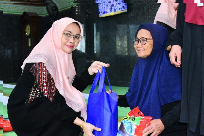 
					Tabligh Akbar Ramadan GOW, 30 Anak Yatim dan Kaum Duafa Terima Bantuan