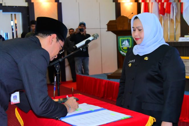 
					271 Pejabat Dilantik, Bupati Kasmarni Tekankan Jabatan Bukan Sekadar Status