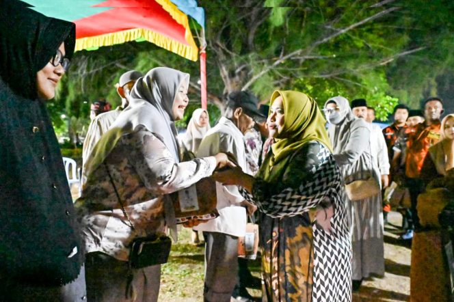 
					Bupati Kasmarni Salurkan 50 Paket Sembako untuk Kaum Dhuafa di Kecamatan Bengkalis