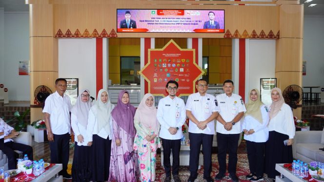
					Kepemimpinan Baru, DPMPTSP Bengkalis Gelar Sertijab dan Halal Bihalal di Gedung MPP