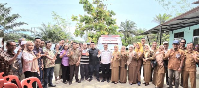 
					Tingkatkan Yankes Masyarakat, Dinkes Bengkalis dan Anggota DPRD Serahkan Ambulans untuk Pustu Tegar