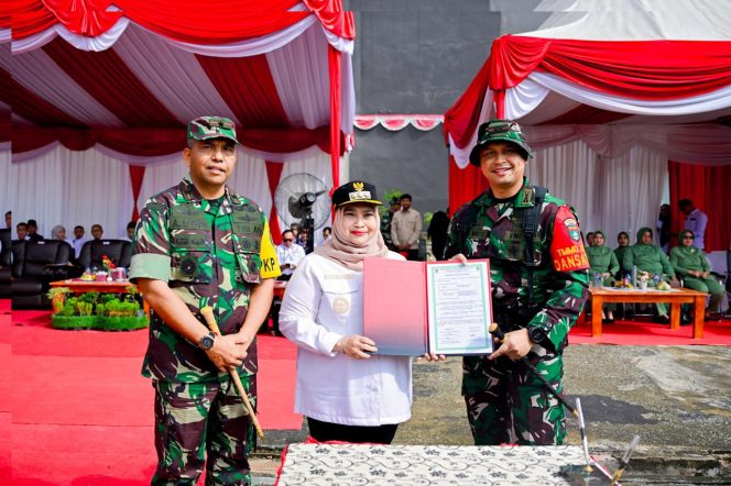 
					Bupati Kasmarni Tekankan Semangat Gotong Royong saat Membuka TMMD ke-128 di Pinggir