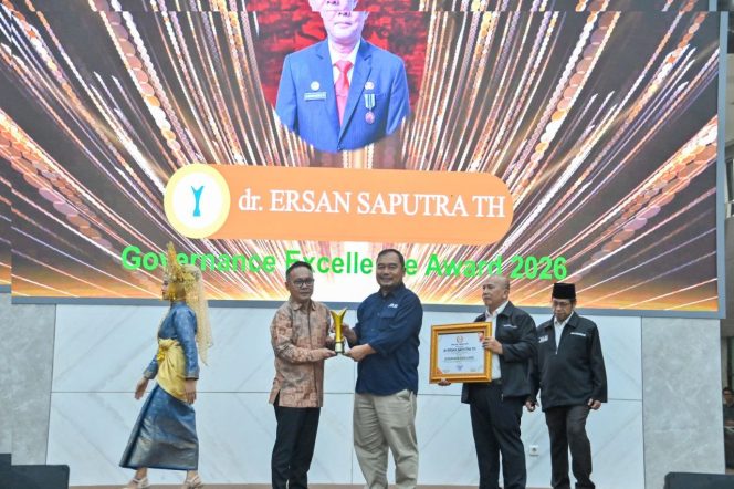 
					Sekda Ersan Terima Penghargaan Government Excellent Award