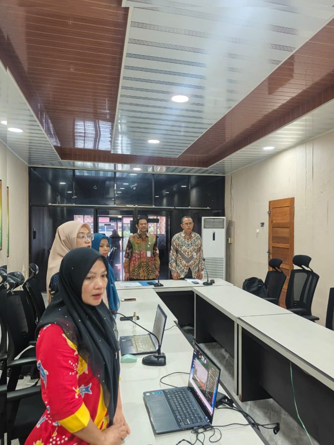 
					Terobosan Baru di Tengah Efisiensi Anggaran, Dinas Perikanan Bengkalis Gelar Pembinaan Mutu Interaktif Melalui Zoom Meeting